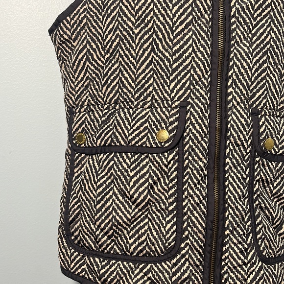• Dry Goods Chevron Vest Black and White - Picture 6 of 13